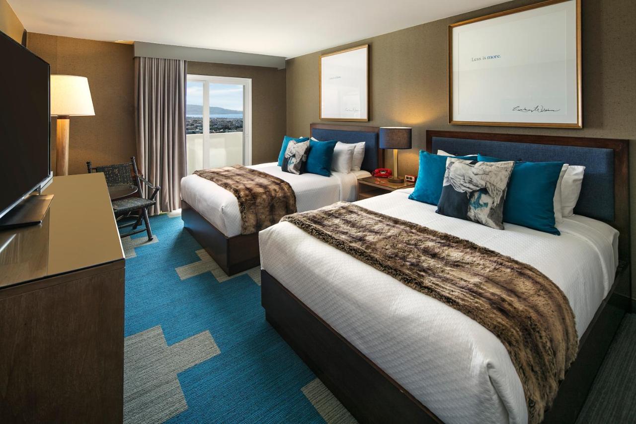 Queen Room with Two Queen Beds with Courtyard View at Hotel Hermosa
