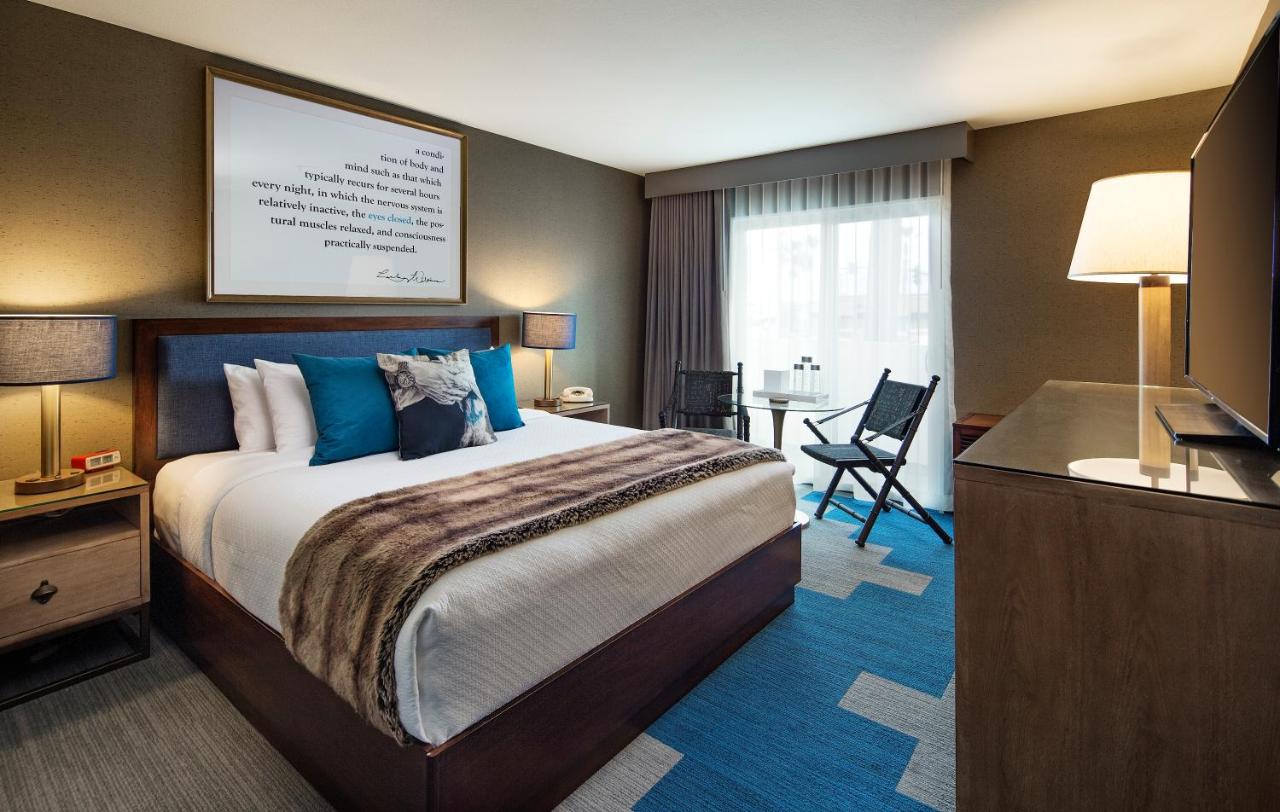 King Room with City View at Hotel Hermosa