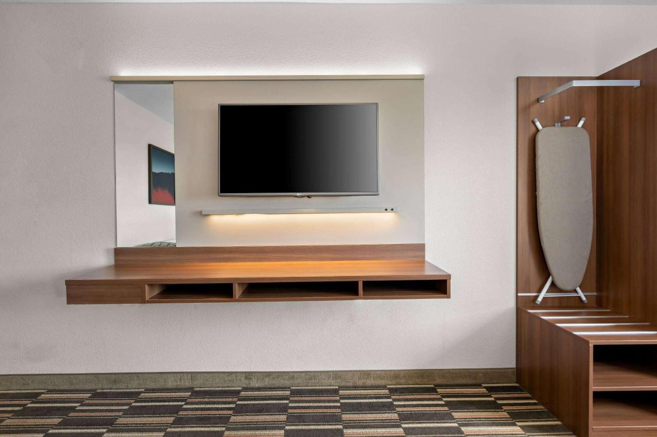 Queen Room with Bath Tub - Mobility/Hearing Accessible - Non-Smoking at Microtel Inn & Suites by Wyndham Sweetwater