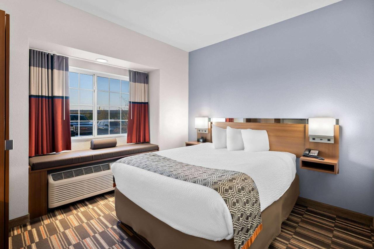 Queen Room - Non-Smoking at Microtel Inn & Suites by Wyndham Sweetwater