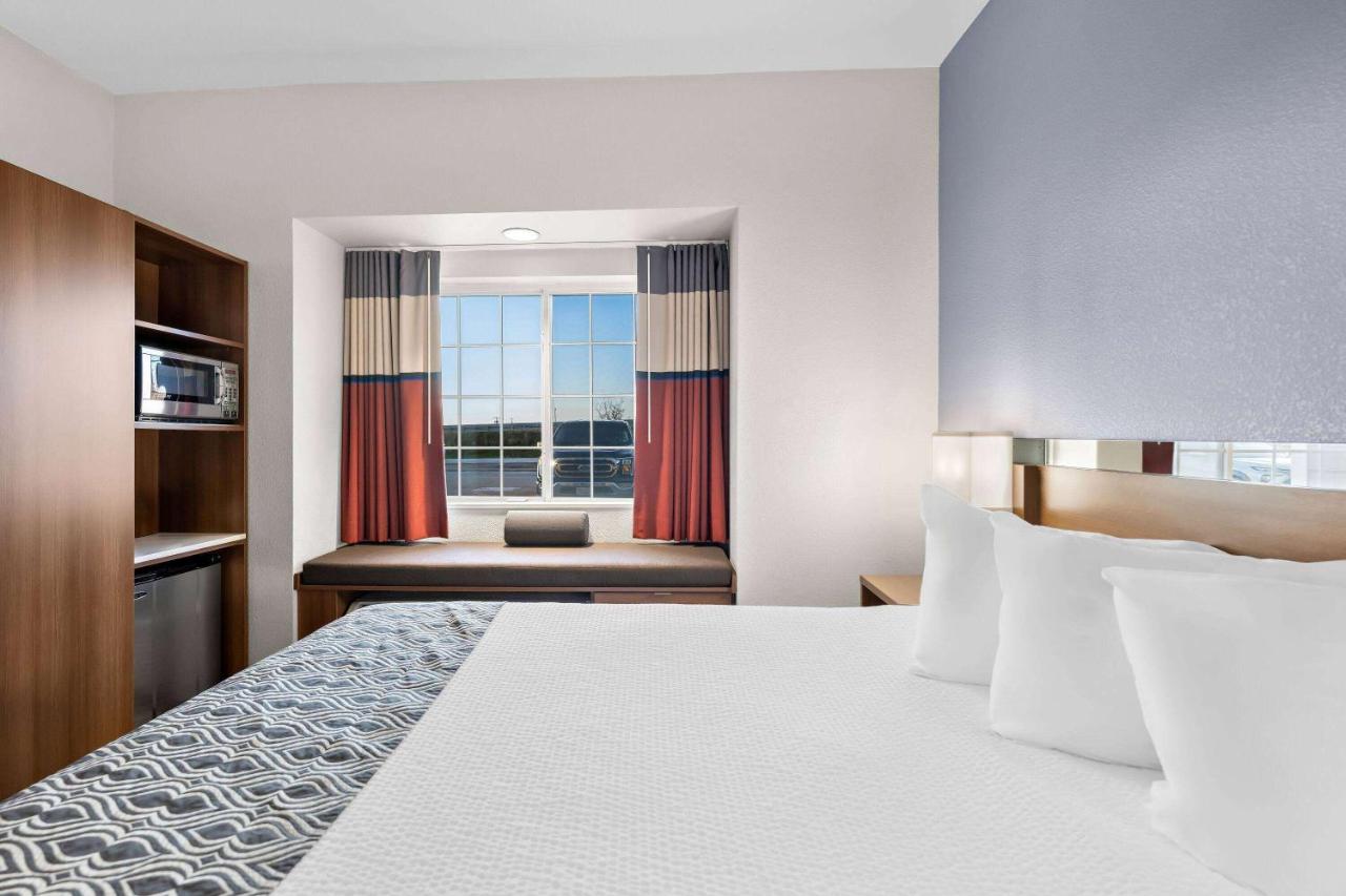 Queen Room - Non-Smoking at Microtel Inn & Suites by Wyndham Sweetwater