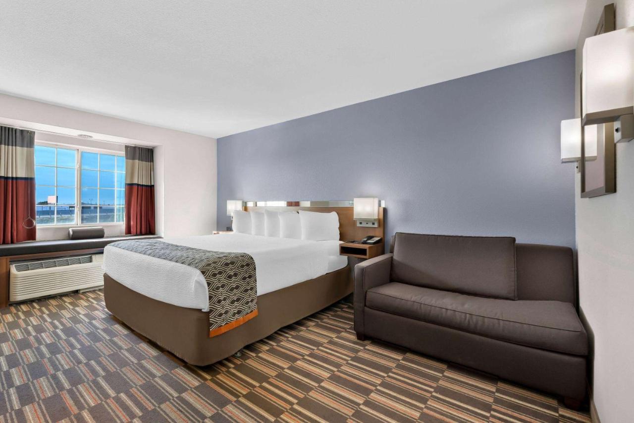 1 King Bed, Mobility/Hearing Accessible Studio Suite, Bathtub w/ Grab Bars, Non-Smoking at Microtel Inn & Suites by Wyndham Sweetwater