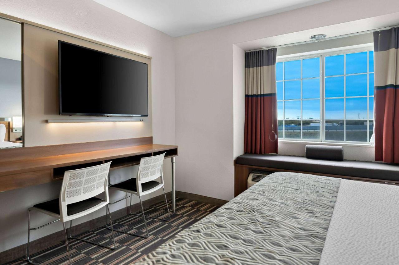 1 King Bed, Mobility/Hearing Accessible Studio Suite, Bathtub w/ Grab Bars, Non-Smoking at Microtel Inn & Suites by Wyndham Sweetwater
