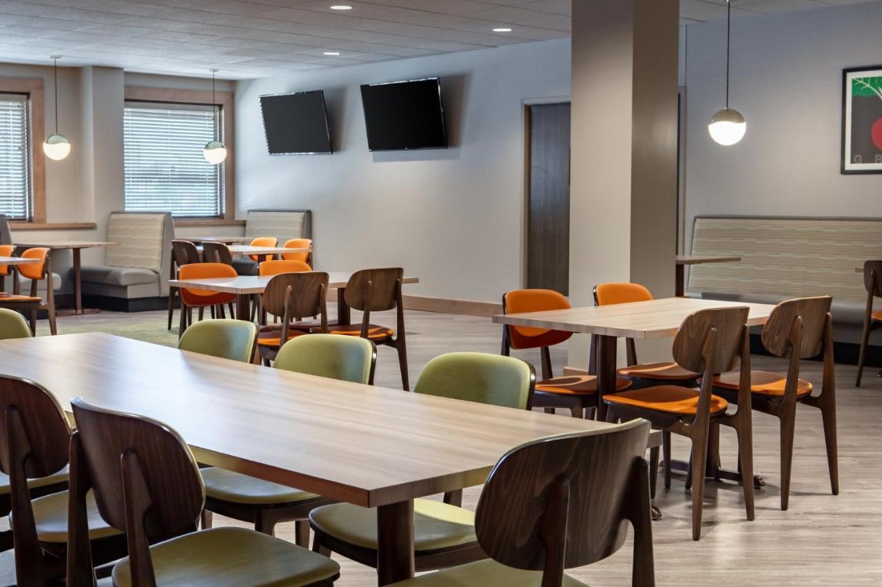 | Holiday Inn Rock Island-Quad Cities, an IHG Hotel