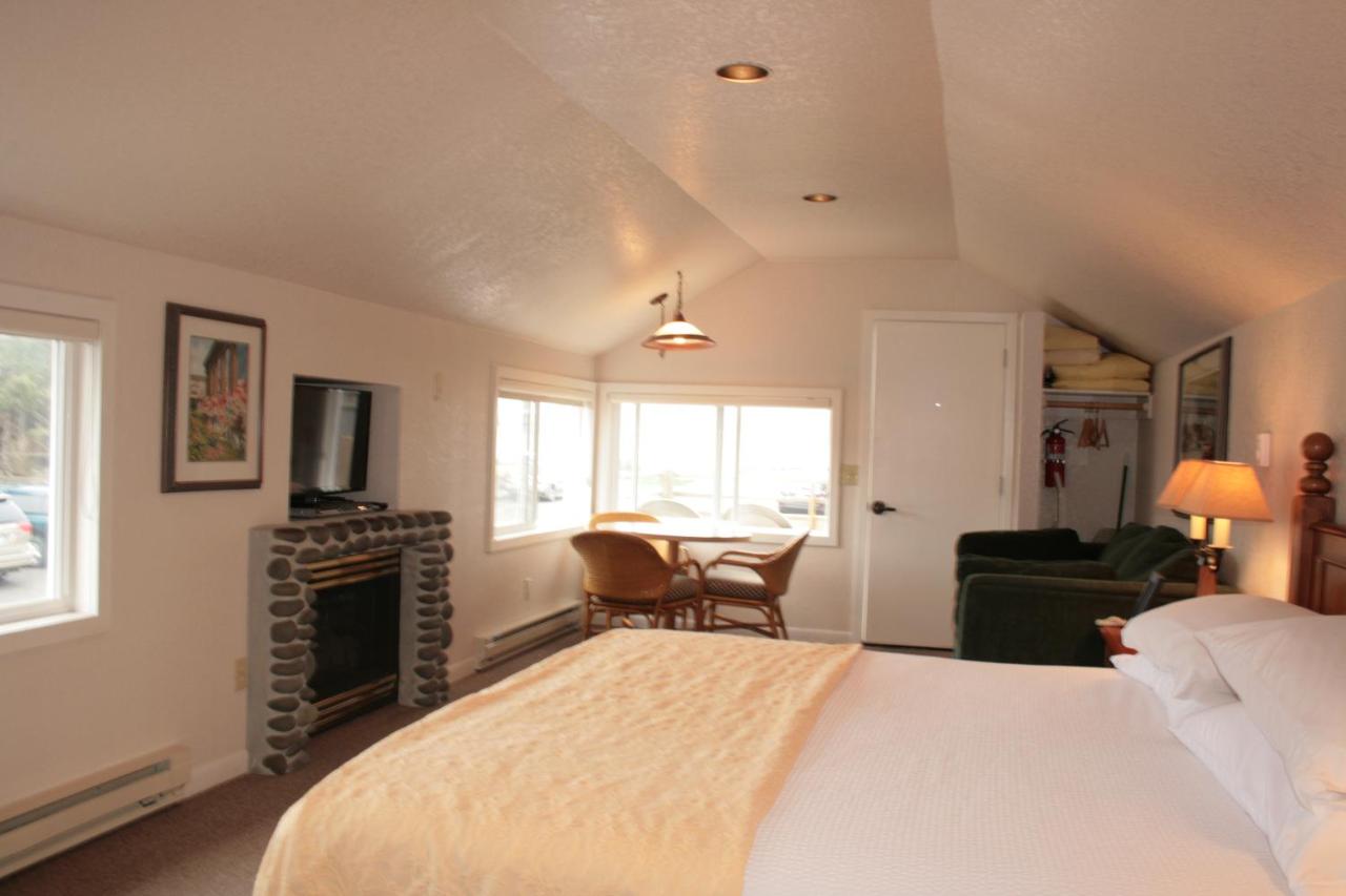 Spray Cottage with Partial Ocean View at The Waves