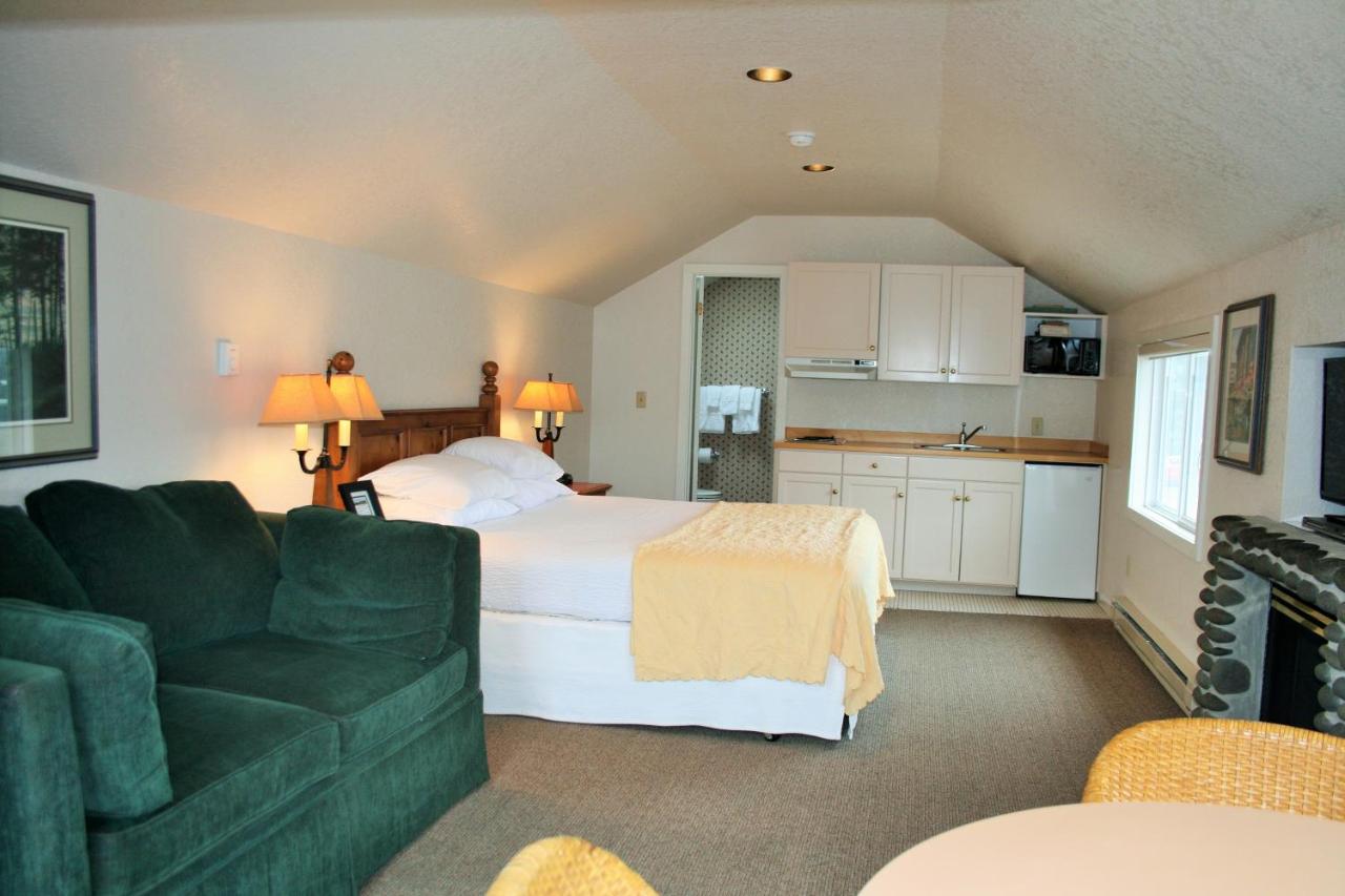 Spray Cottage with Partial Ocean View at The Waves