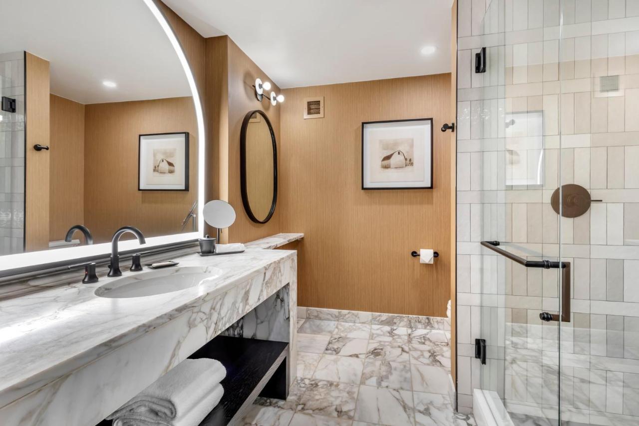 Corner Suite at Omni Las Colinas Hotel