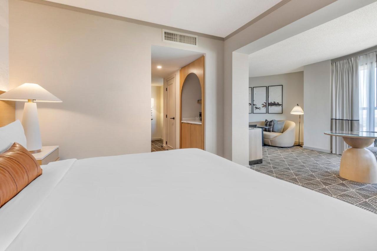 Corner Suite at Omni Las Colinas Hotel
