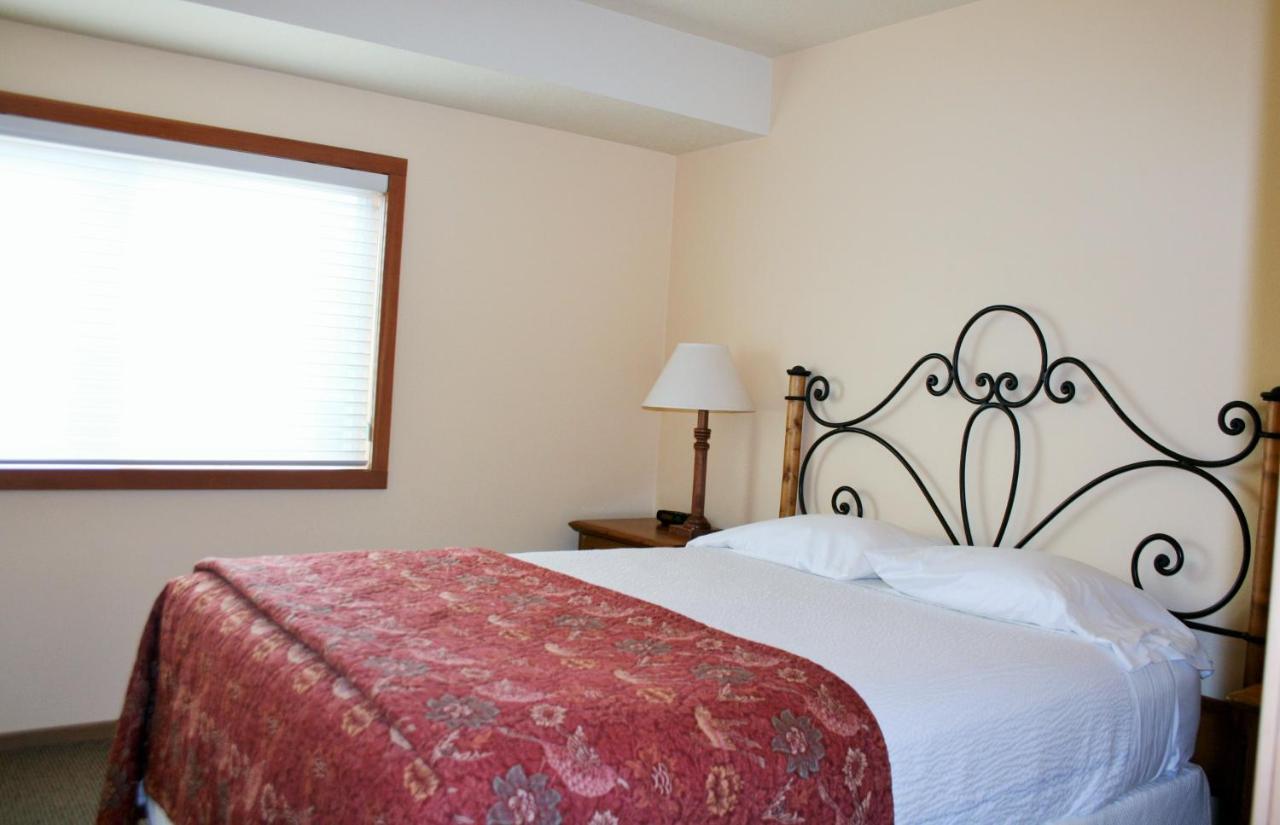 Two-Bedroom Apartment with Partial Ocean View at The Waves