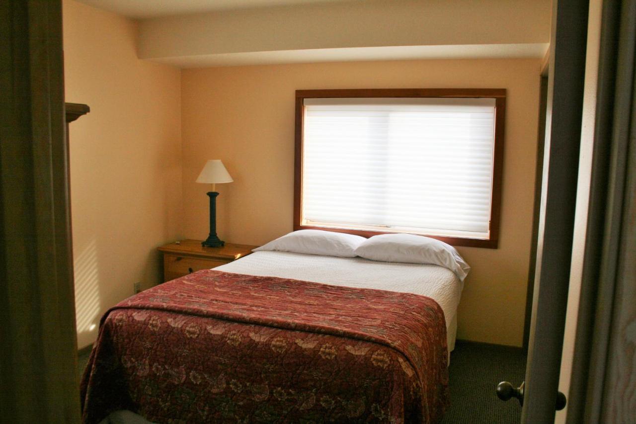 Two-Bedroom Apartment with Partial Ocean View at The Waves