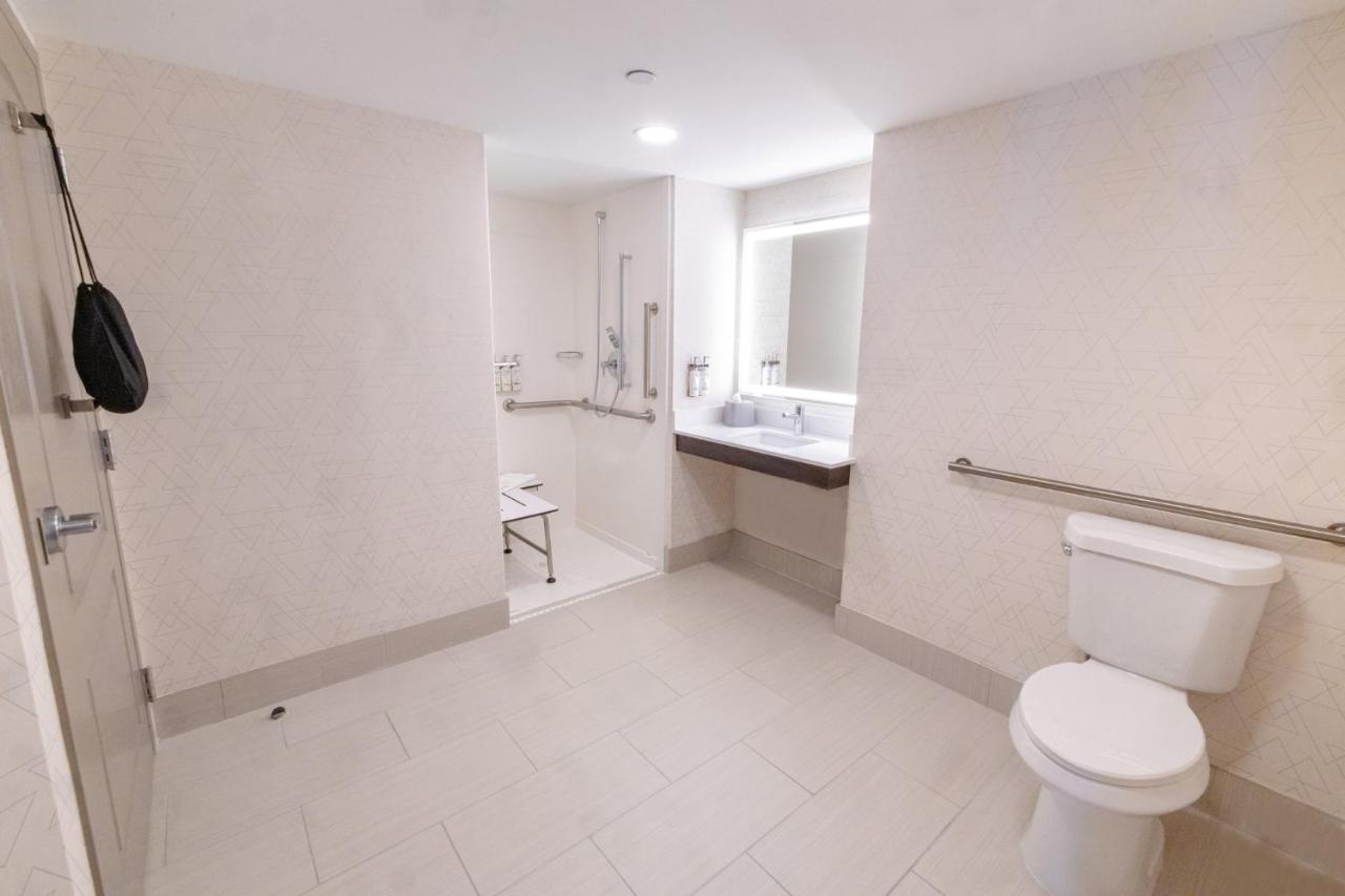 | Holiday Inn Express Hotel of Neptune, an IHG Hotel