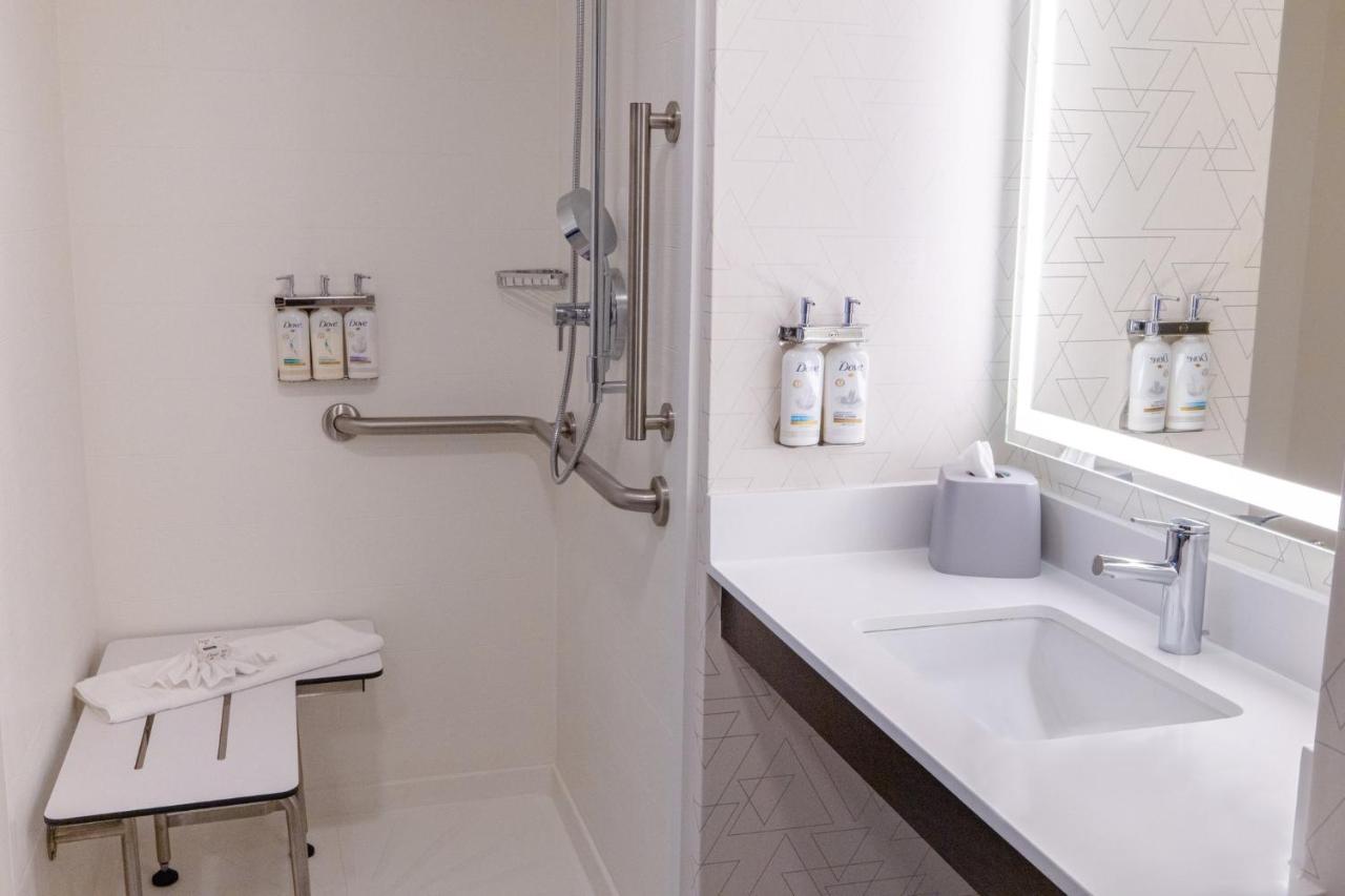 King Room - Hearing Accessible - Roll-in Shower at Holiday Inn Express Hotel of Neptune by IHG