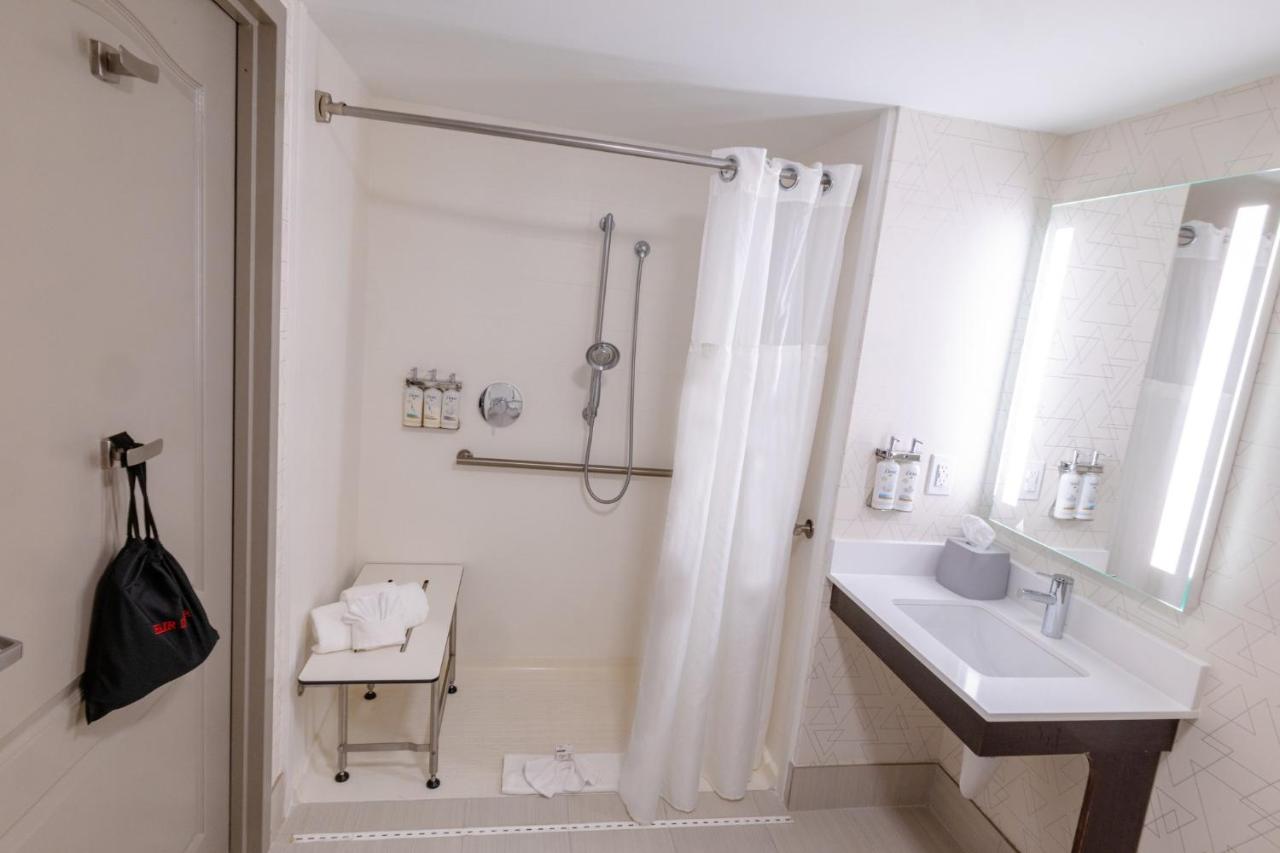 King Room - Hearing Accessible - Roll-in Shower at Holiday Inn Express Hotel of Neptune by IHG