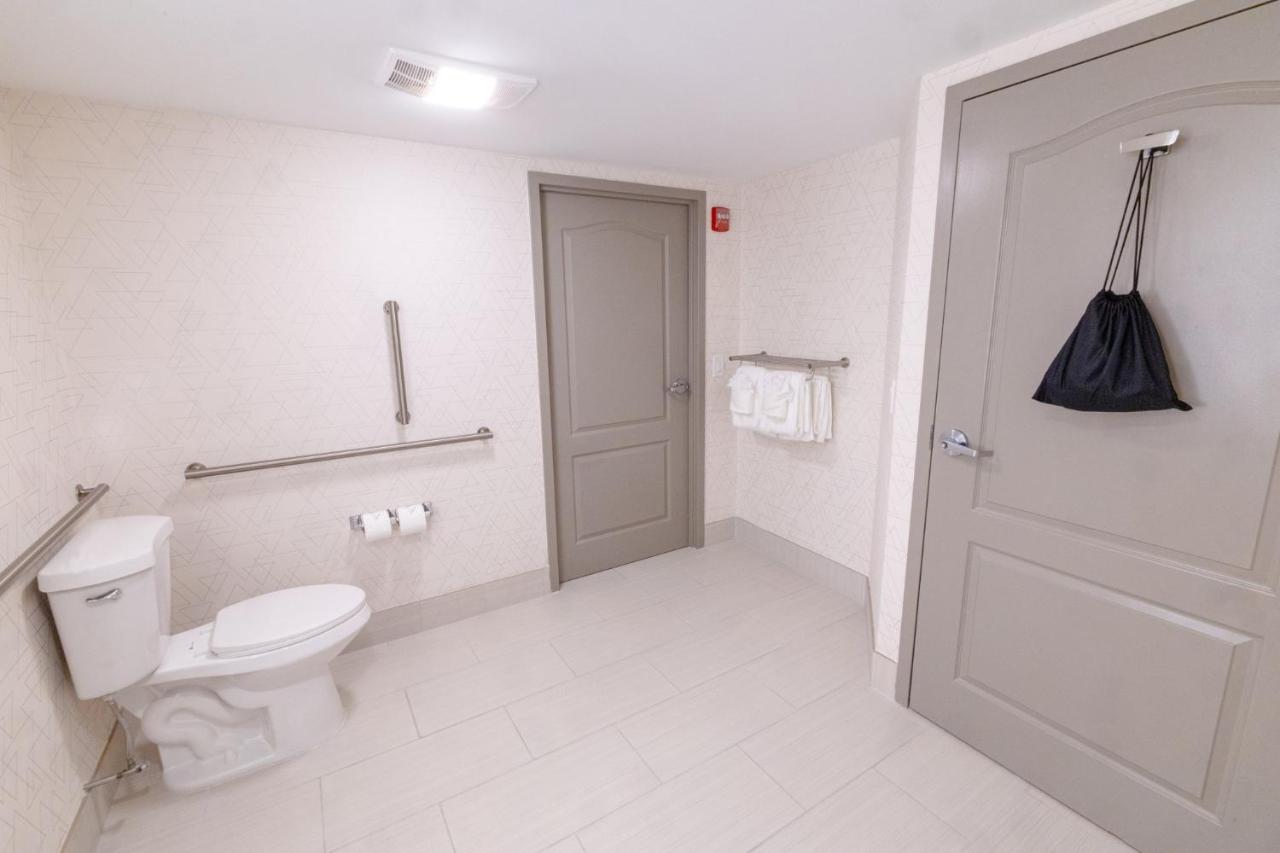 King Room - Mobility Access/Hearing Accessible at Holiday Inn Express Hotel of Neptune by IHG