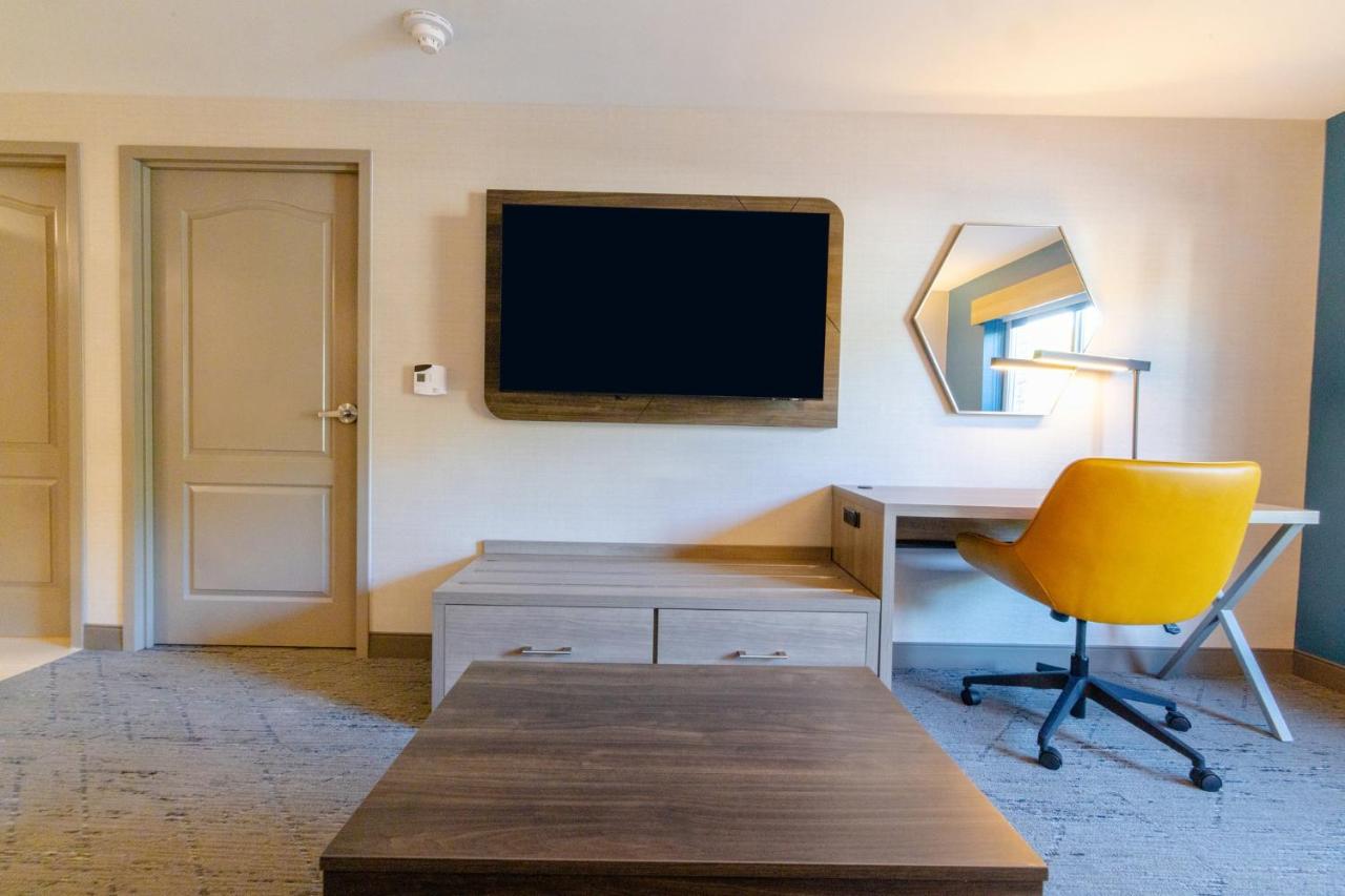 | Holiday Inn Express Hotel of Neptune, an IHG Hotel