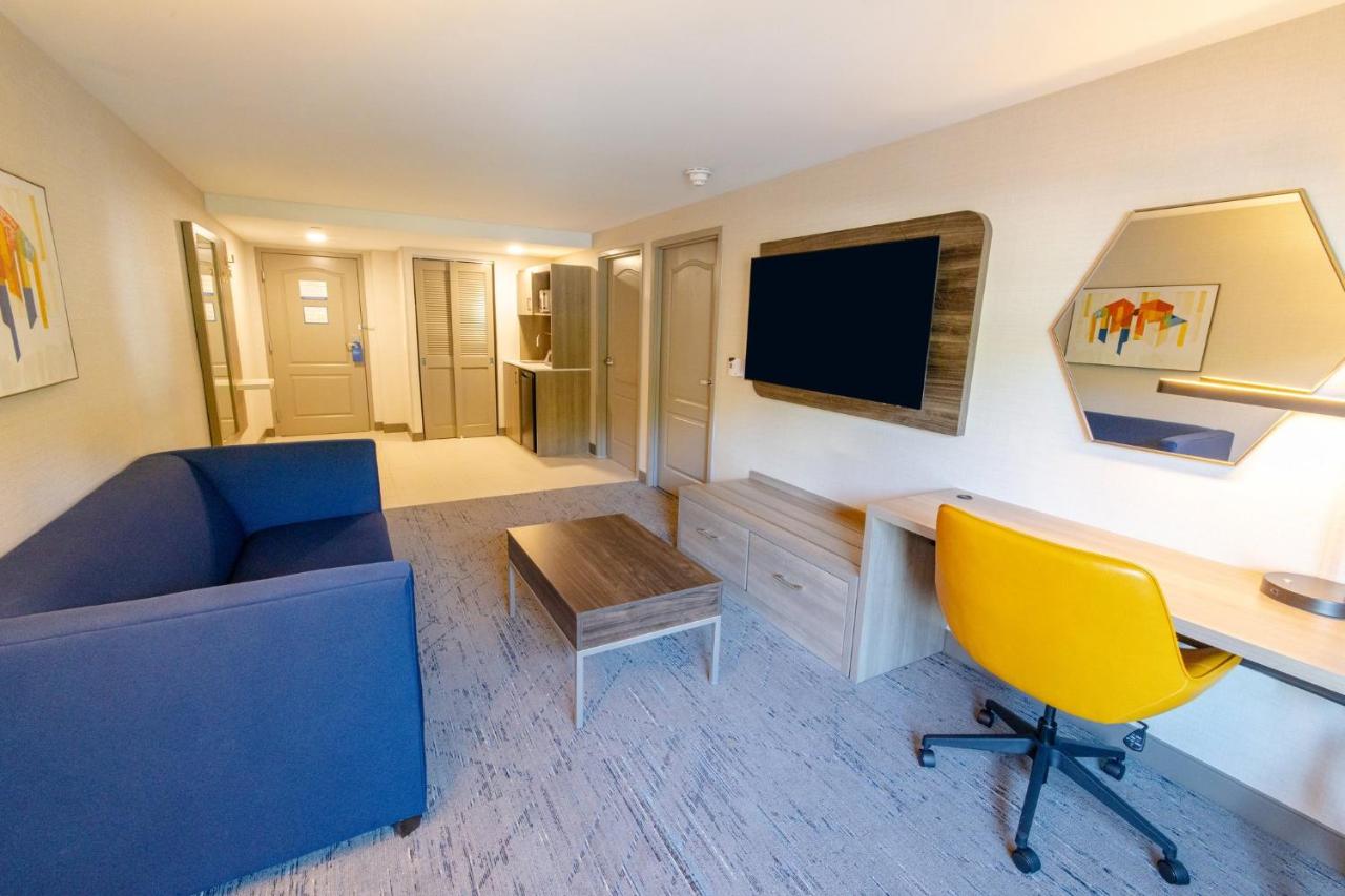 | Holiday Inn Express Hotel of Neptune, an IHG Hotel