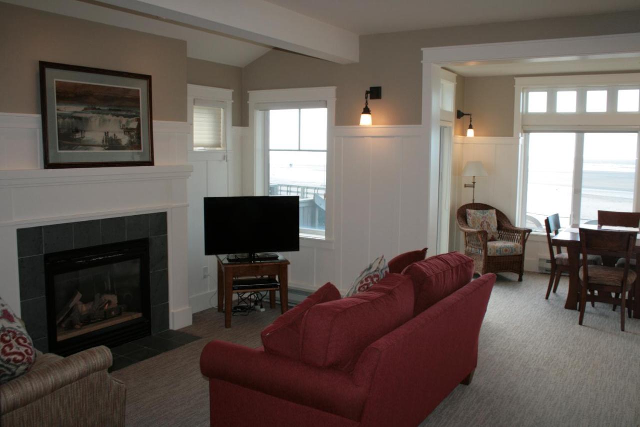 Flagship - Ocean Front One Bedroom Suite at The Waves
