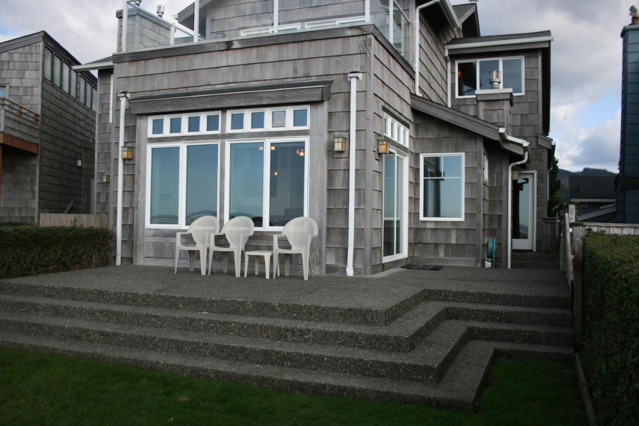 Flagship - Ocean Front One Bedroom Suite at The Waves