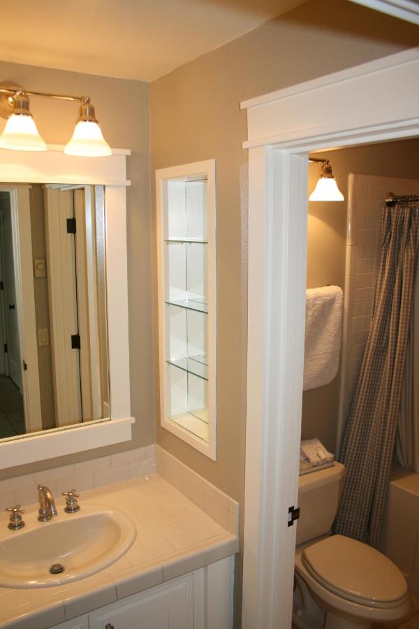 Flagship - Ocean Front One Bedroom Suite at The Waves