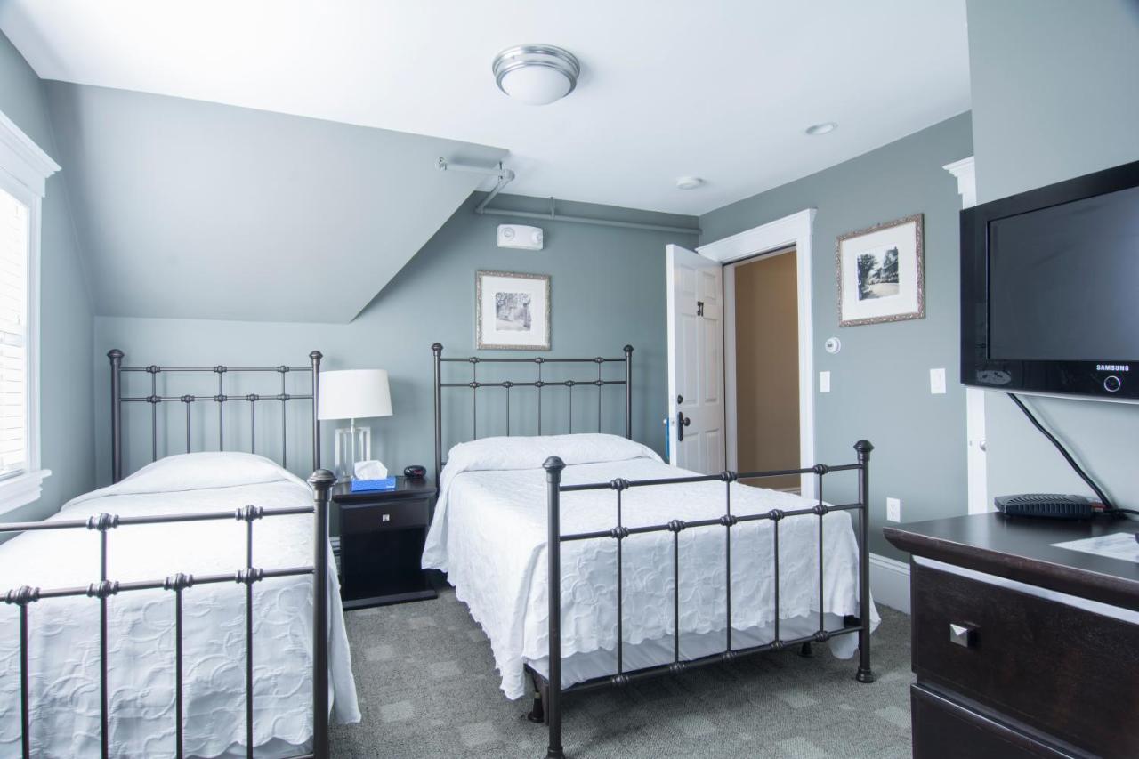 | Longwood Inn