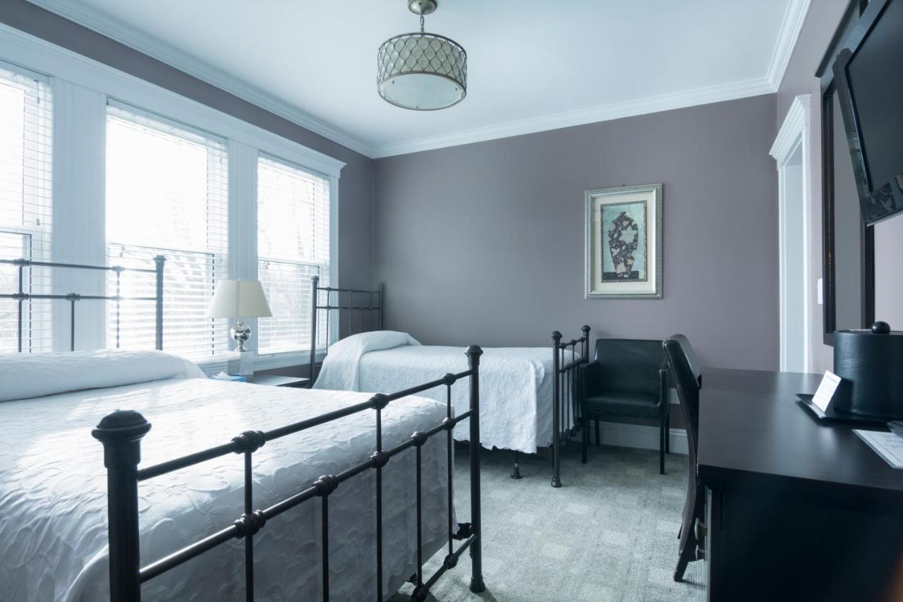 | Longwood Inn