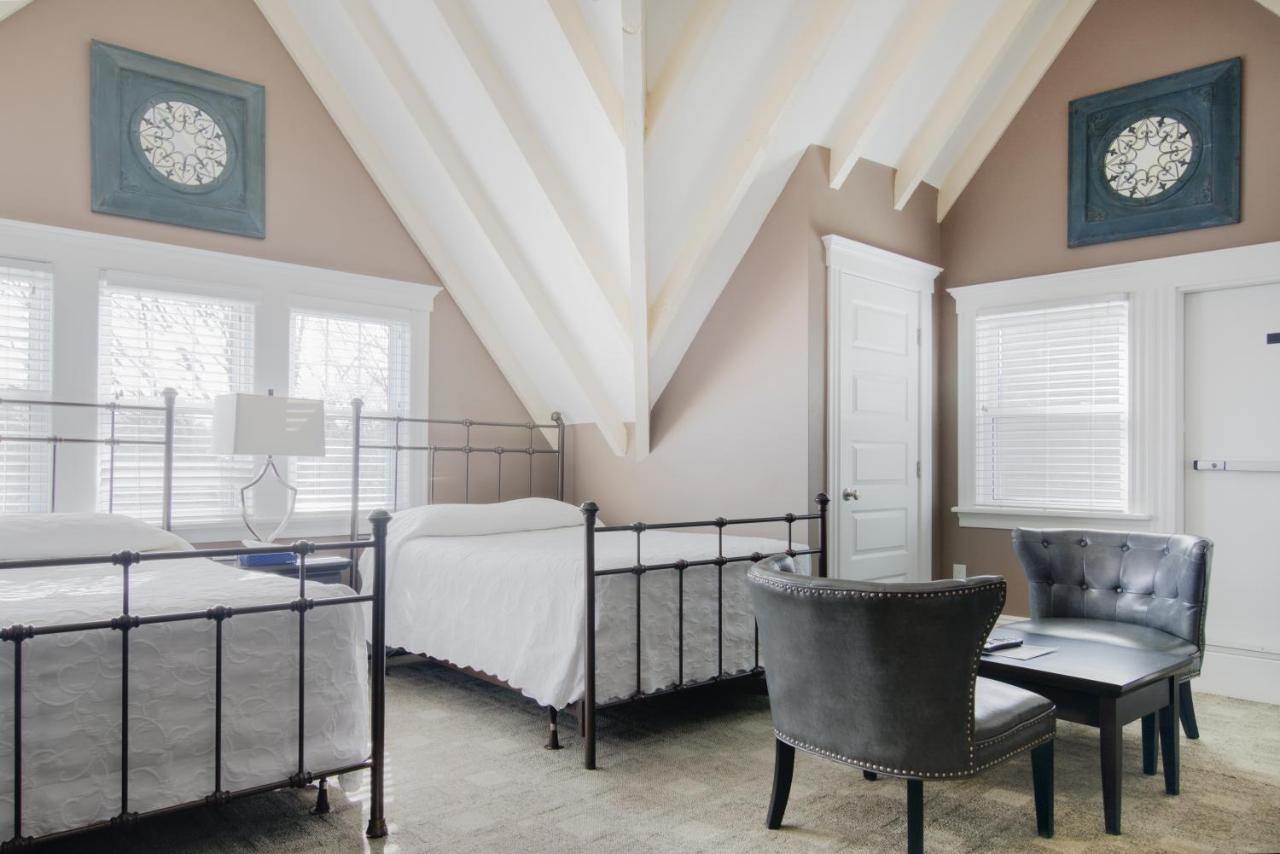 | Longwood Inn