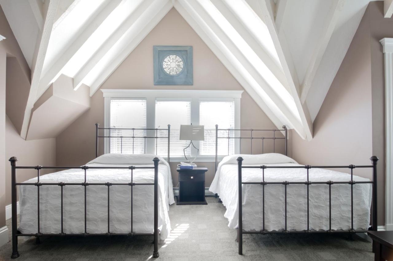 | Longwood Inn