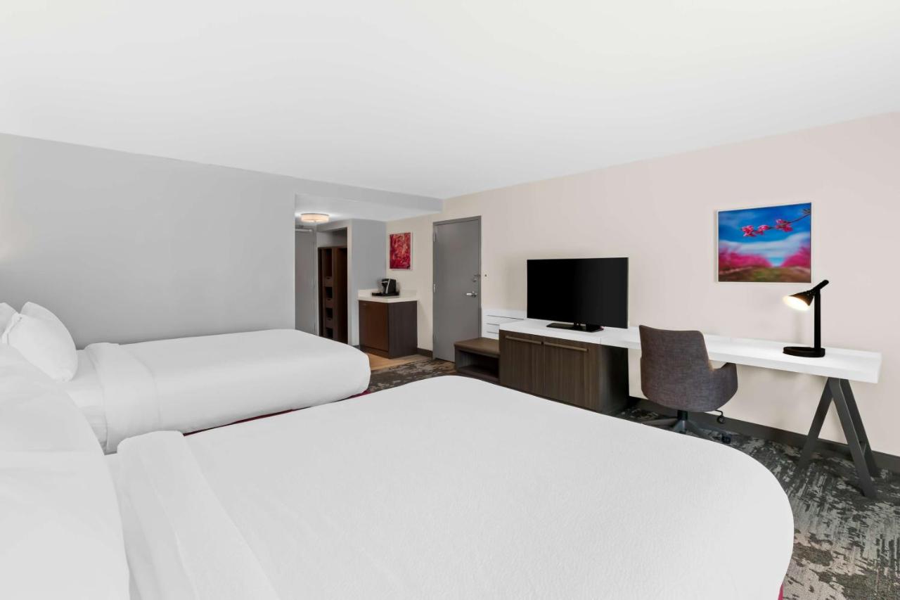 Queen Room with Two Queen Beds - Hearing Accessible at Hilton Garden Inn Atlanta Airport North