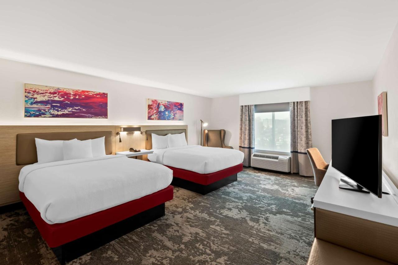 Queen Room with Two Queen Beds - Hearing Accessible at Hilton Garden Inn Atlanta Airport North