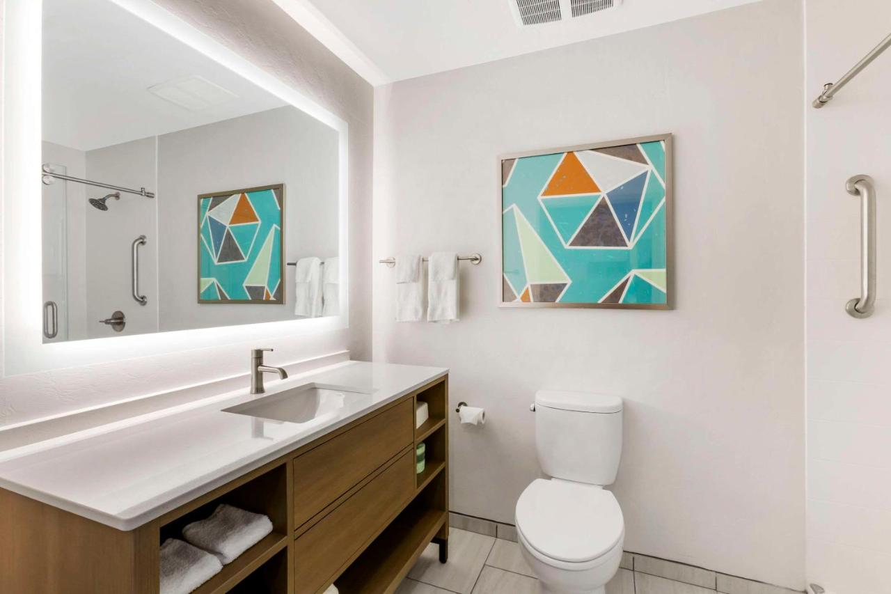  | Comfort Suites At Tucson Mall