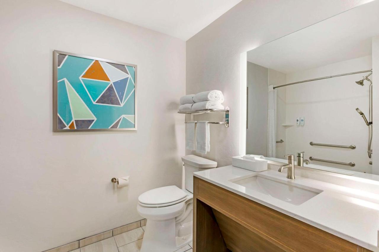  | Comfort Suites At Tucson Mall