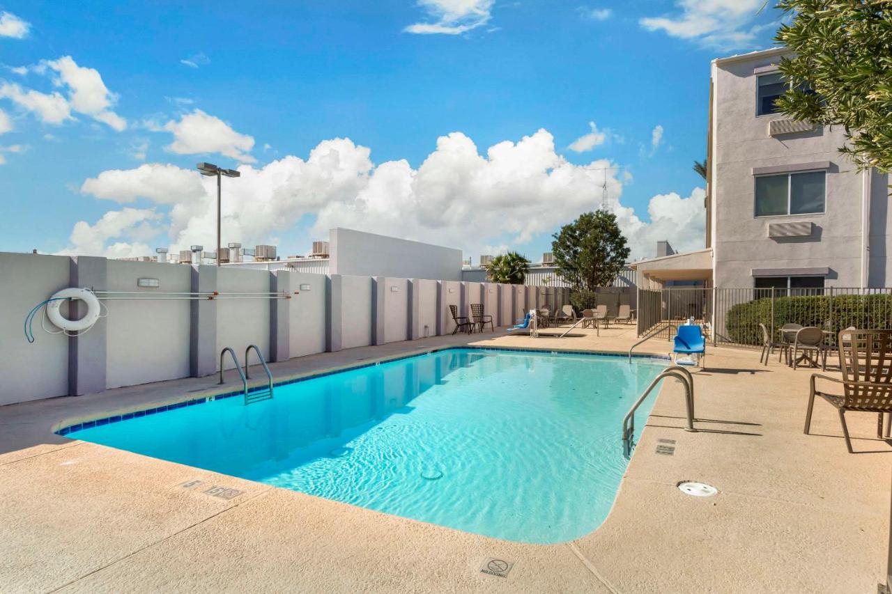 | Comfort Suites At Tucson Mall