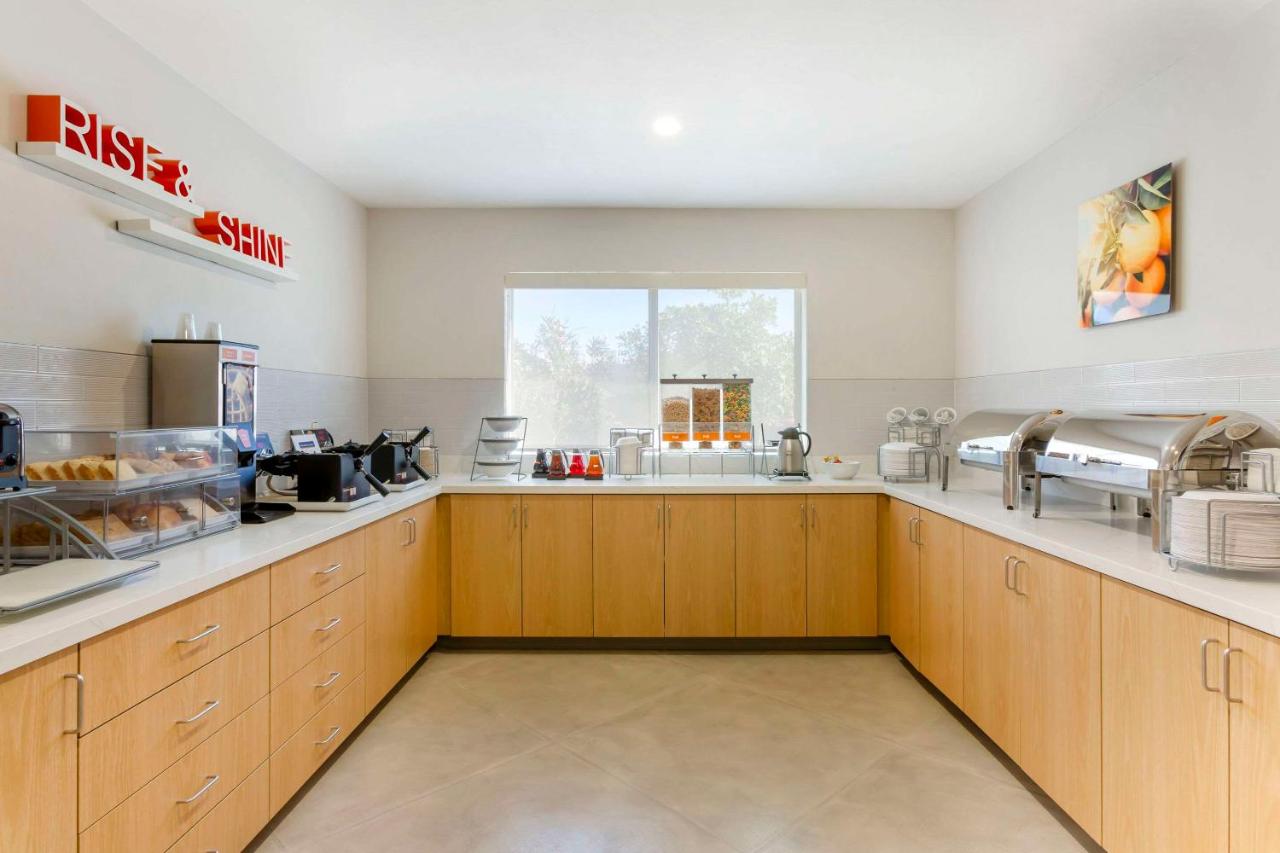  | Comfort Suites At Tucson Mall