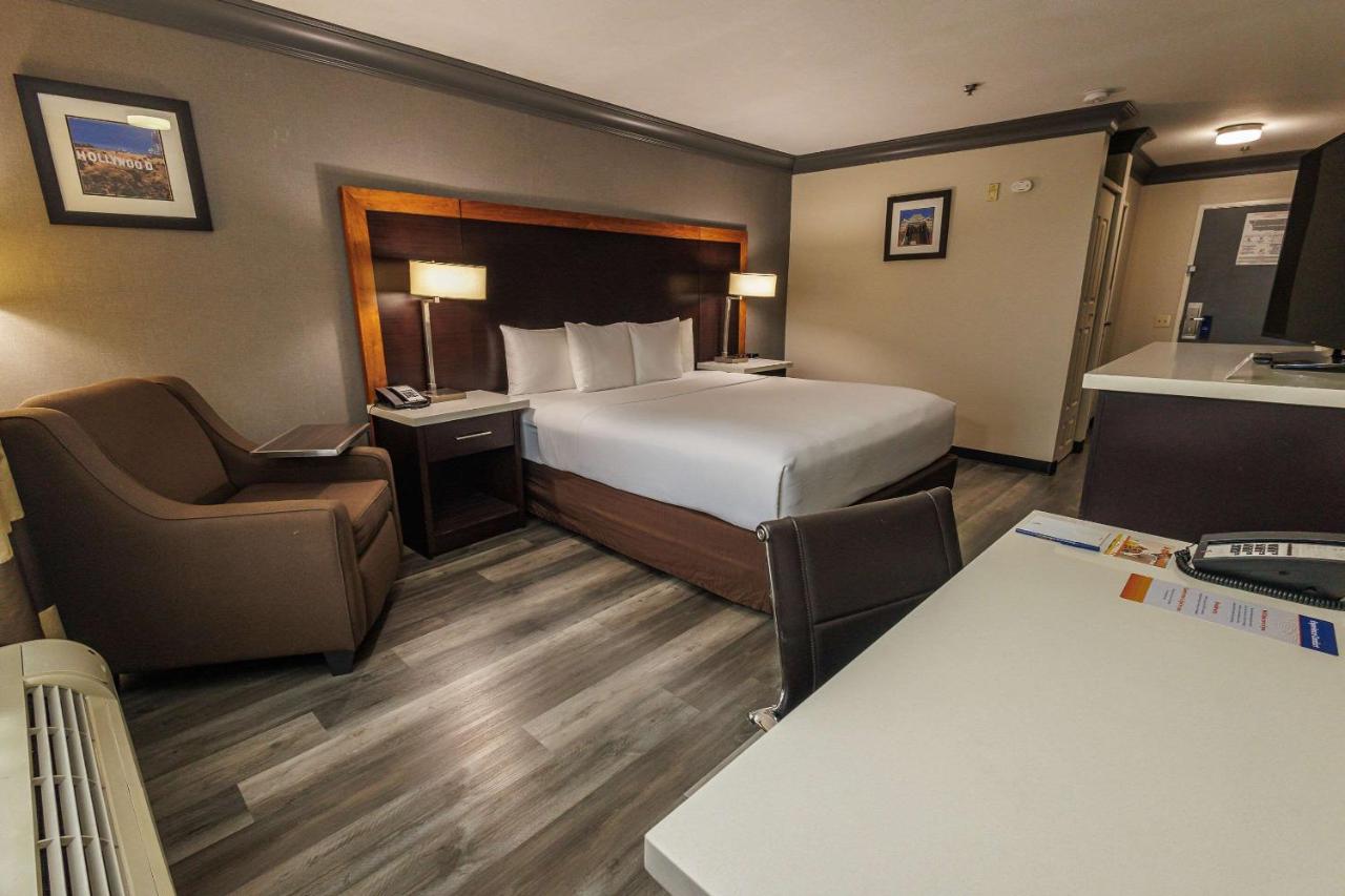 King Room - Accessible/Non-Smoking at Comfort Inn & Suites Near Universal - N. Hollywood - Burbank