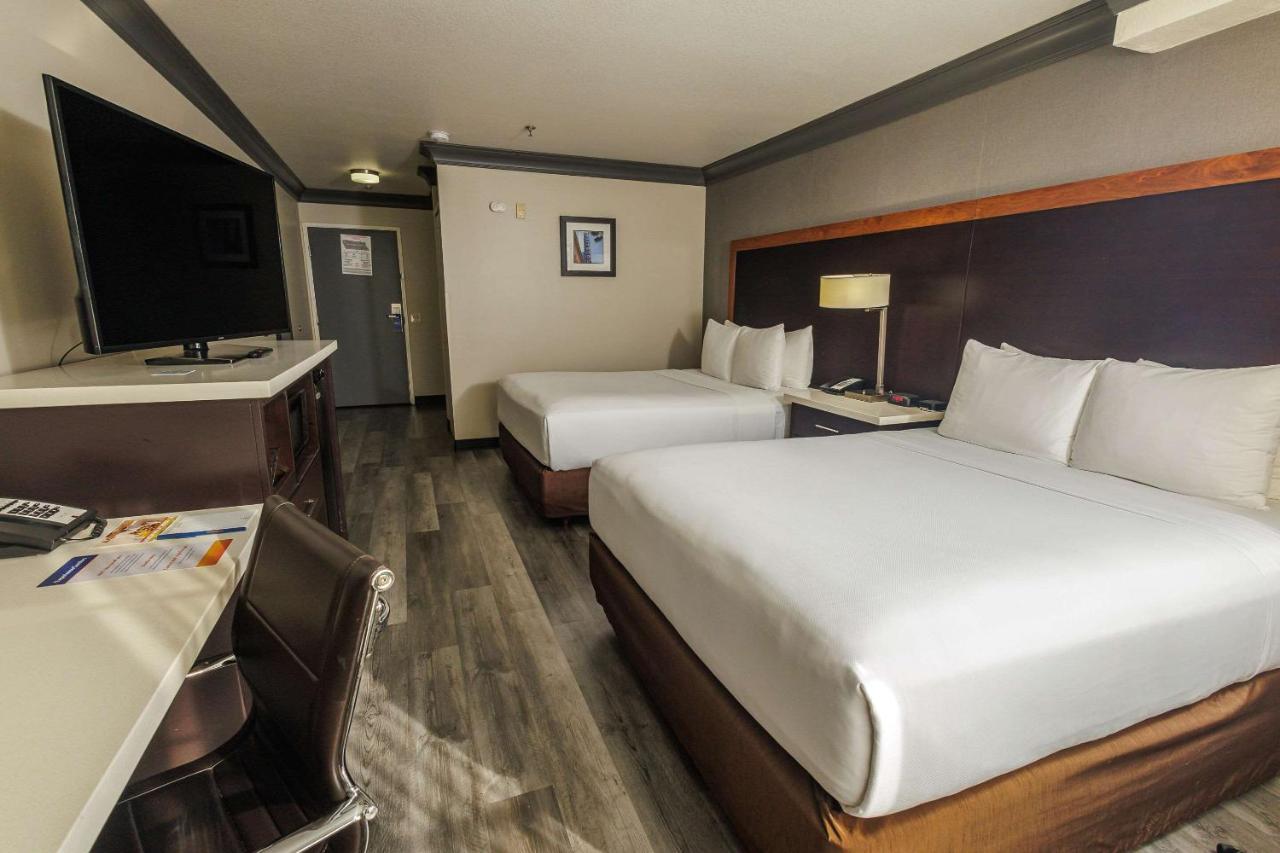 Queen Room with Two Queen Beds - Non-Smoking at Comfort Inn & Suites Near Universal - N. Hollywood - Burbank