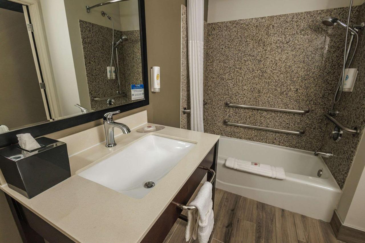 King Room - Accessible/Non-Smoking at Comfort Inn & Suites Near Universal - N. Hollywood - Burbank