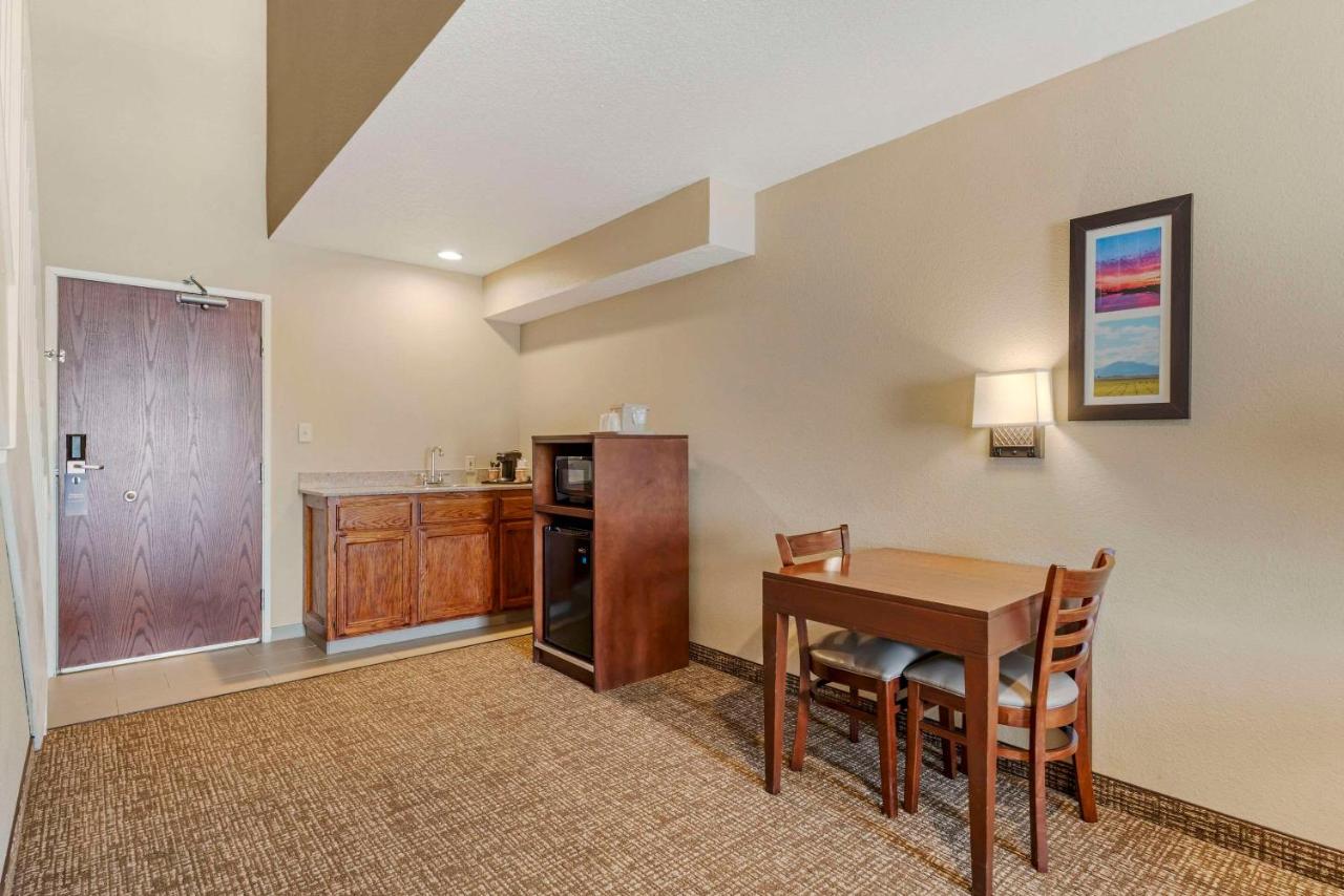 King Suite with Wet Bar - Non-Smoking at Comfort Inn Lathrop - Stockton Airport