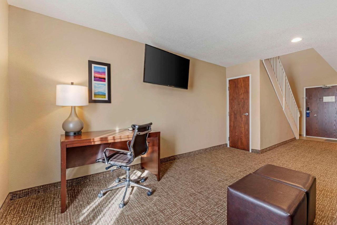King Suite with Wet Bar - Non-Smoking at Comfort Inn Lathrop - Stockton Airport
