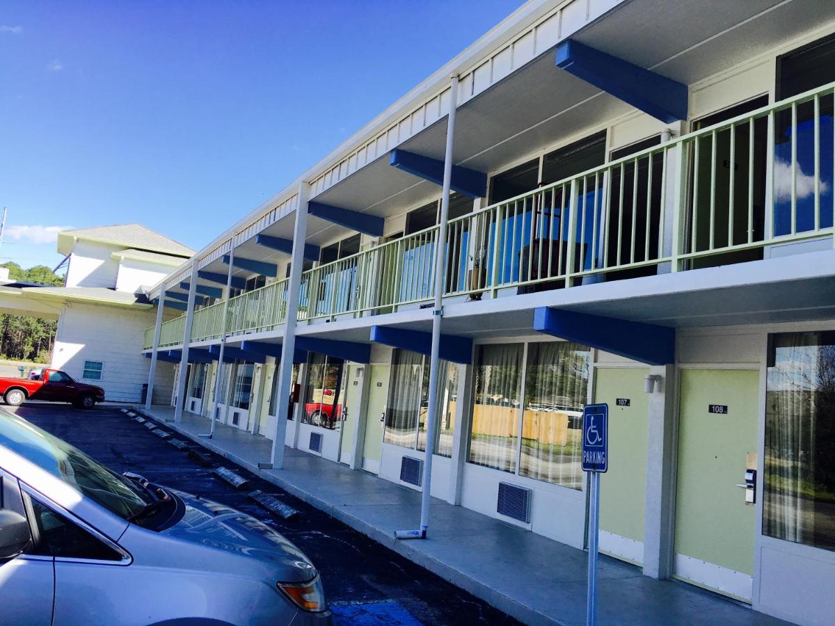 | Super 8 by Wyndham Kingsland