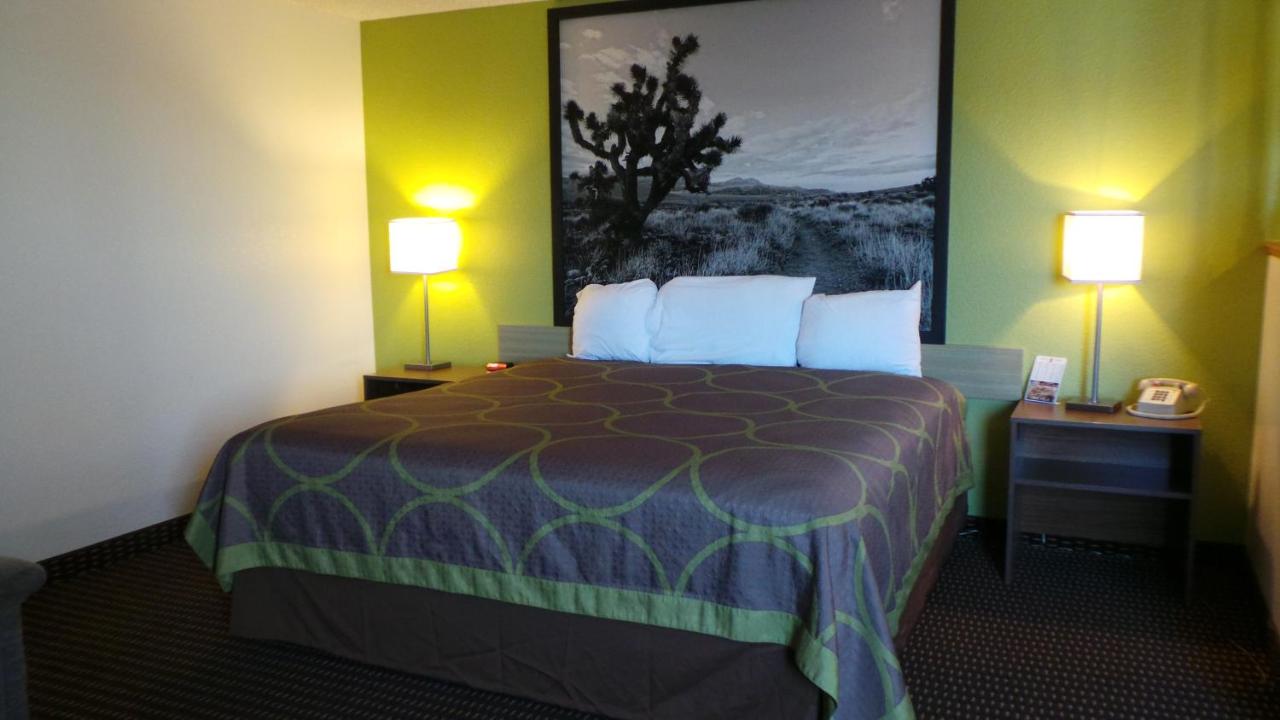 King Room- Non-Smoking at Super 8 by Wyndham Kingman