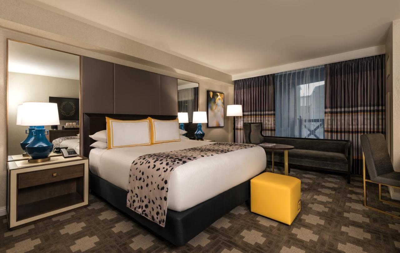 Julius Deluxe Room, 1 King Bed at Caesars Palace