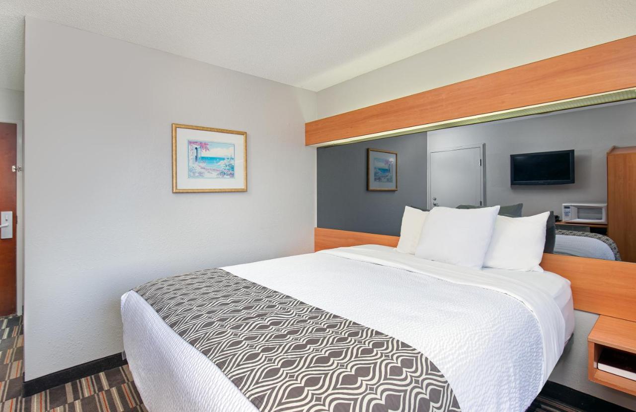 Queen Room - Non-Smoking at Microtel Inn & Suites by Wyndham Cordova Memphis I-40 East