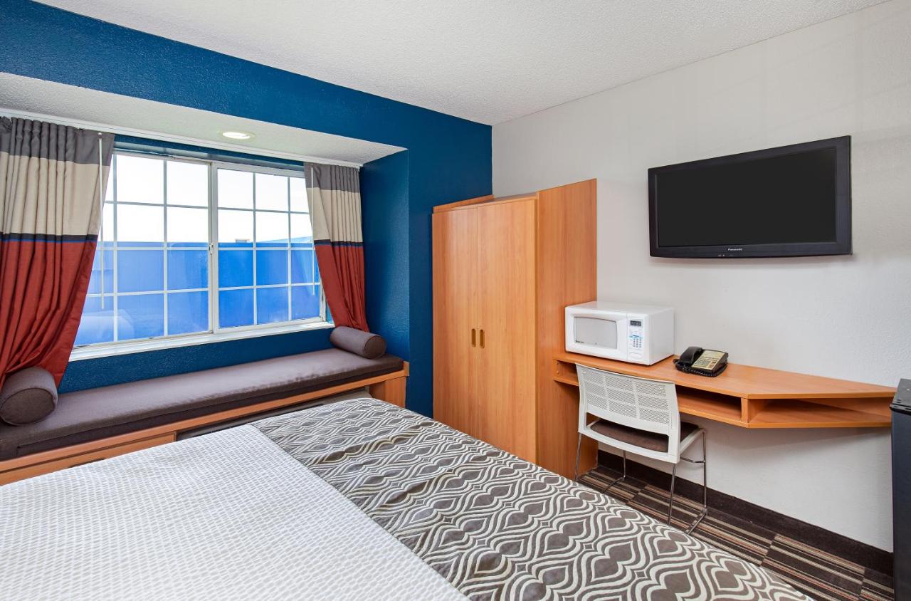 Queen Room - Non-Smoking at Microtel Inn & Suites by Wyndham Cordova Memphis I-40 East