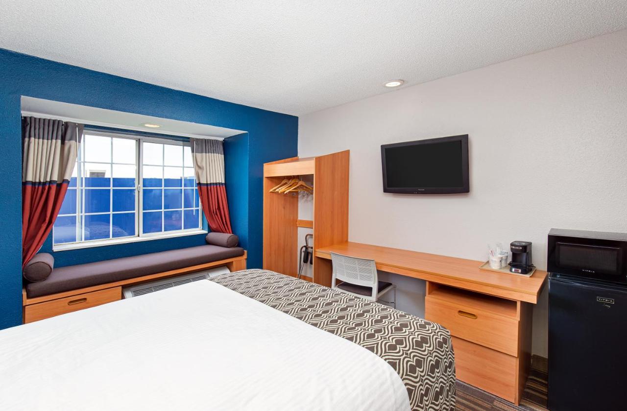 Queen Room - Disability Access/Non-Smoking at Microtel Inn & Suites by Wyndham Cordova Memphis I-40 East