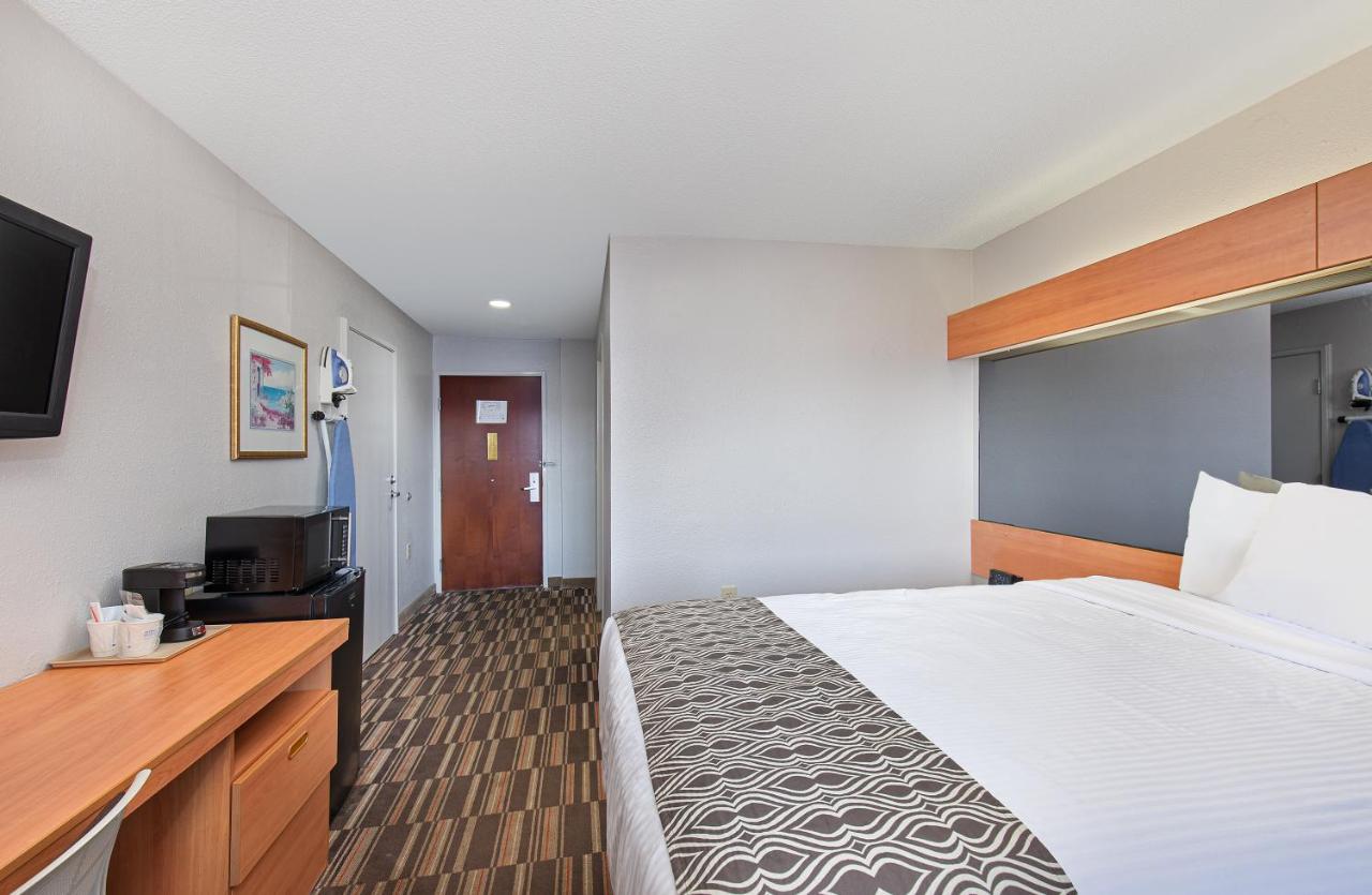 Queen Room - Disability Access/Non-Smoking at Microtel Inn & Suites by Wyndham Cordova Memphis I-40 East