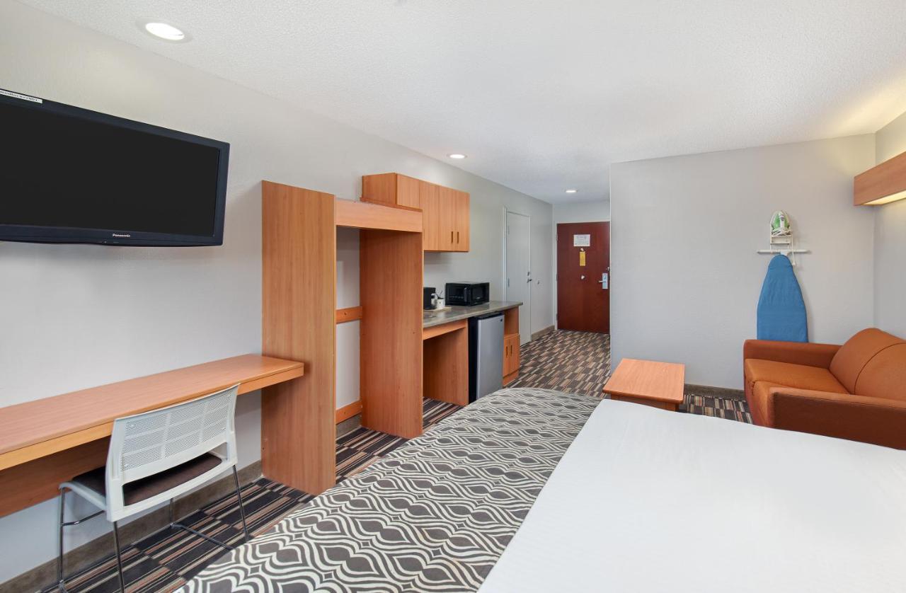 Superior Queen Room - Disability Access/Non-Smoking at Microtel Inn & Suites by Wyndham Cordova Memphis I-40 East