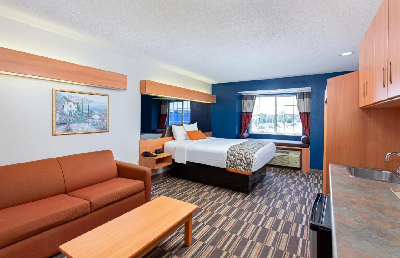 Superior Queen Room - Disability Access/Non-Smoking at Microtel Inn & Suites by Wyndham Cordova Memphis I-40 East