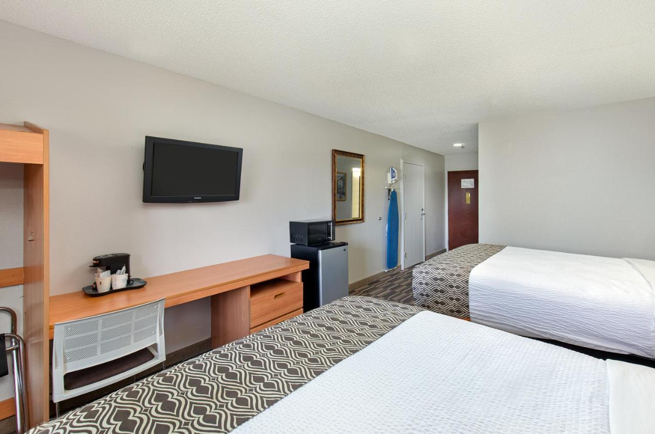 Deluxe Queen Room - Disability Access/Non-Smoking at Microtel Inn & Suites by Wyndham Cordova Memphis I-40 East