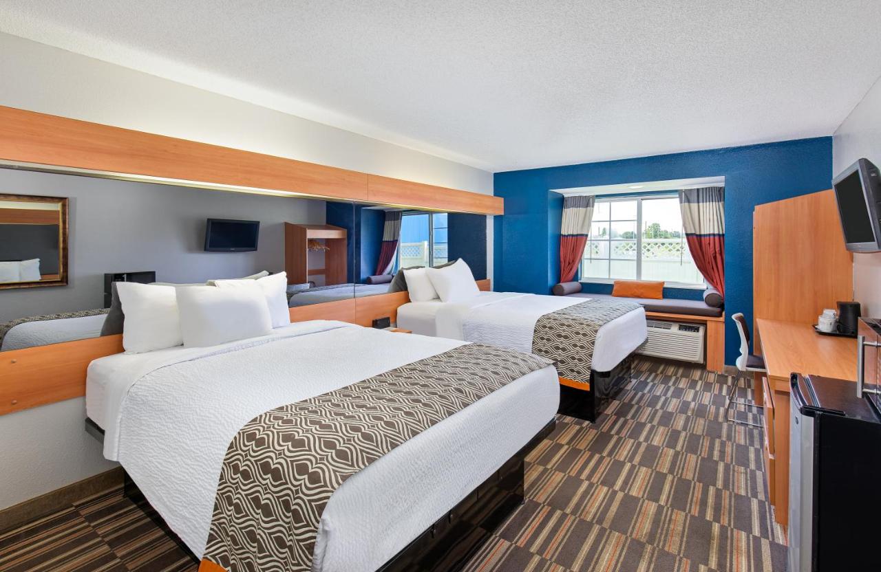 Deluxe Queen Room - Disability Access/Non-Smoking at Microtel Inn & Suites by Wyndham Cordova Memphis I-40 East