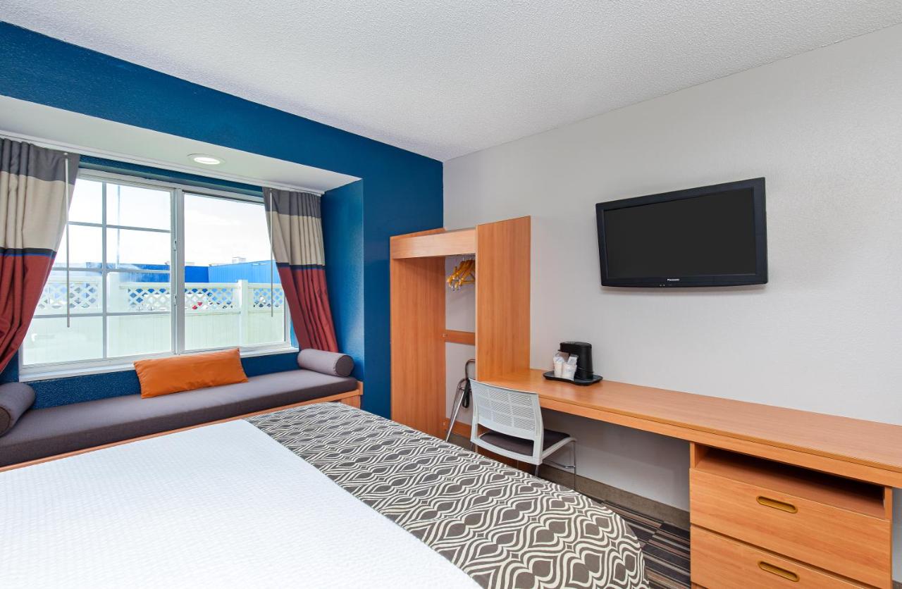 Deluxe Queen Room - Disability Access/Non-Smoking at Microtel Inn & Suites by Wyndham Cordova Memphis I-40 East